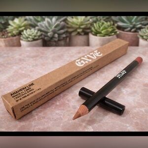 GXVE Anaheim Line Pencil Lip Liner by GWEN STEFANI in shade Mells LN $27